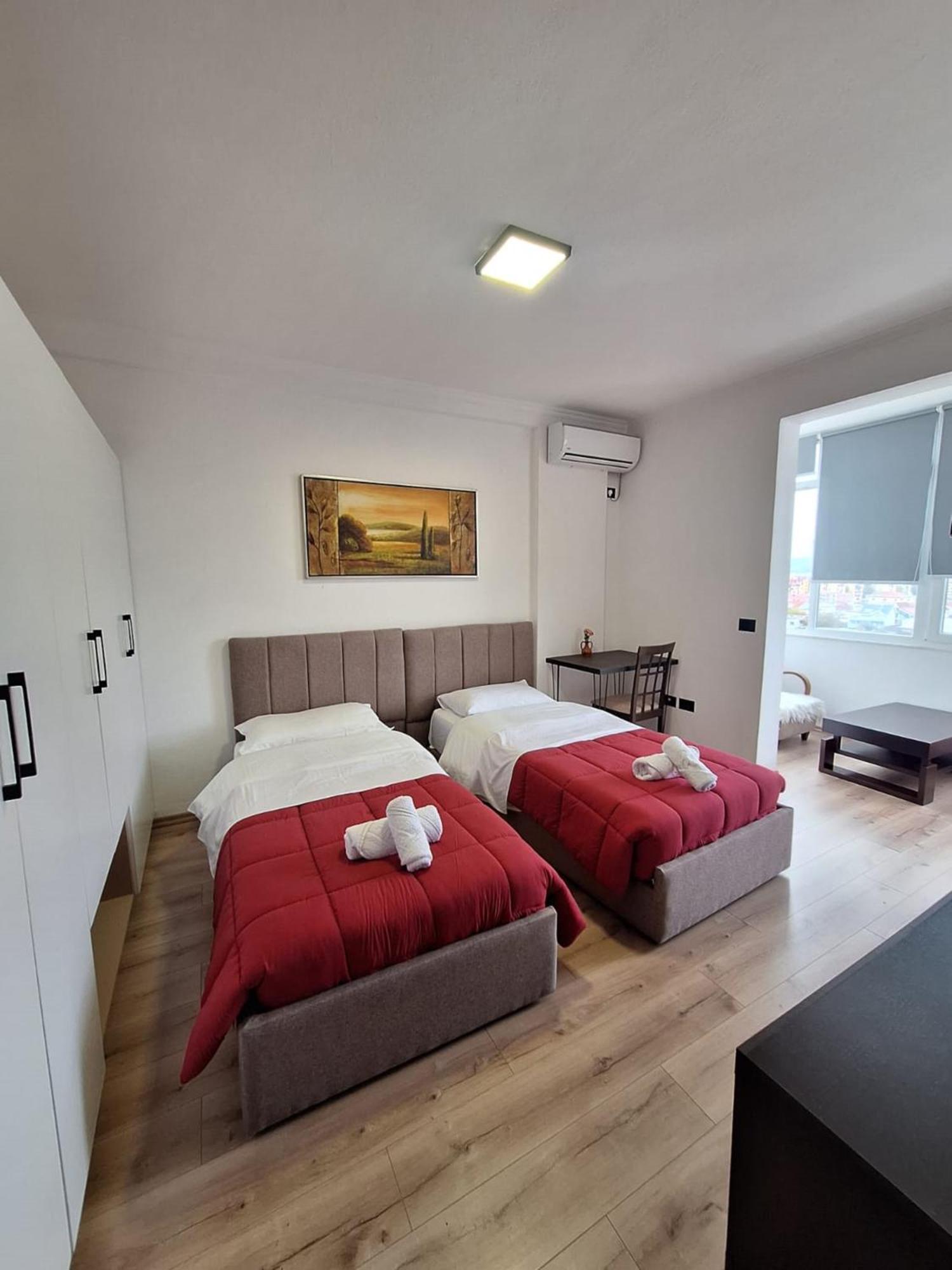 Albania Apartment Near Tirana City Center Double Or Twin Bed المظهر الخارجي الصورة