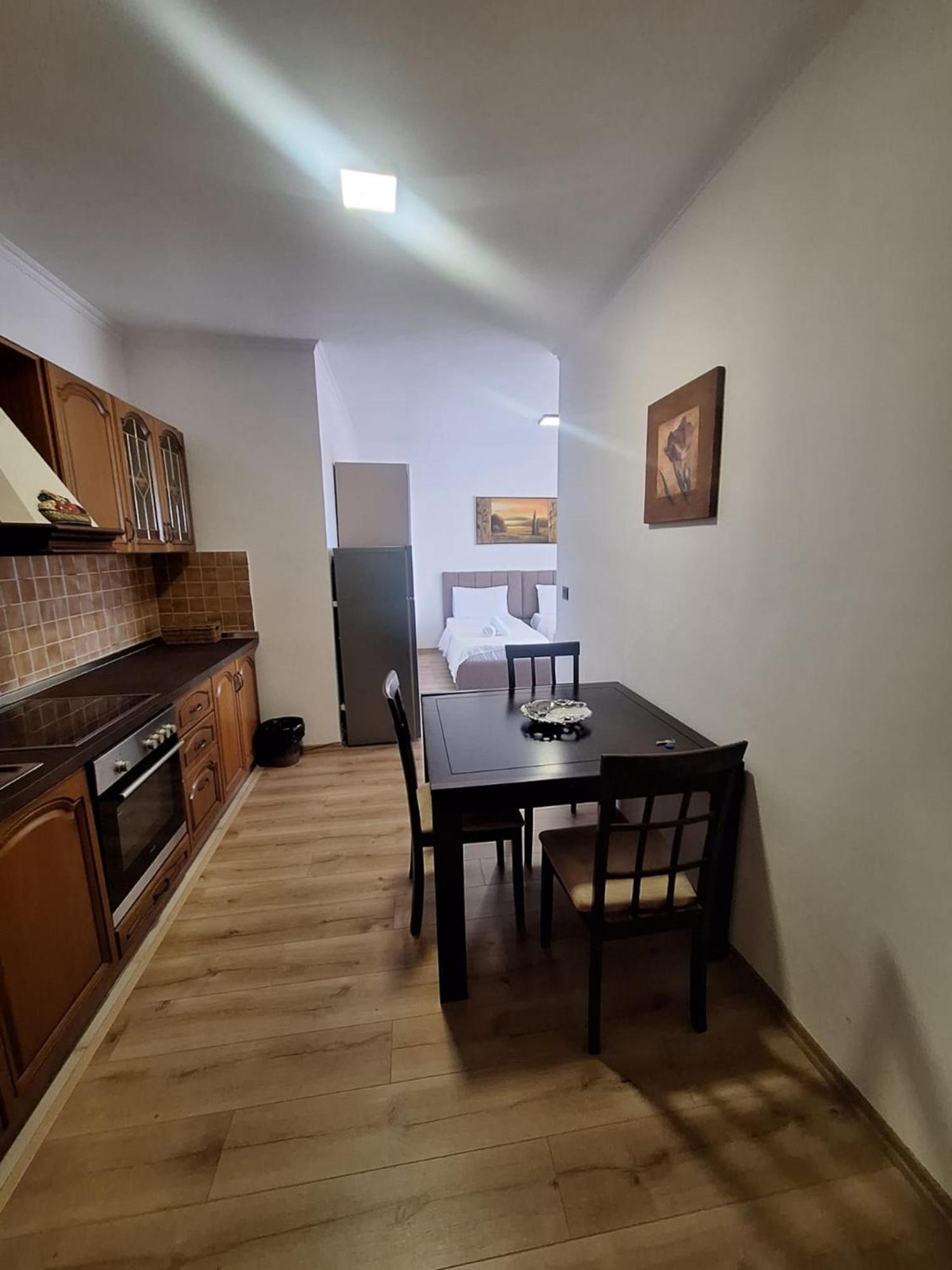 Albania Apartment Near Tirana City Center Double Or Twin Bed المظهر الخارجي الصورة